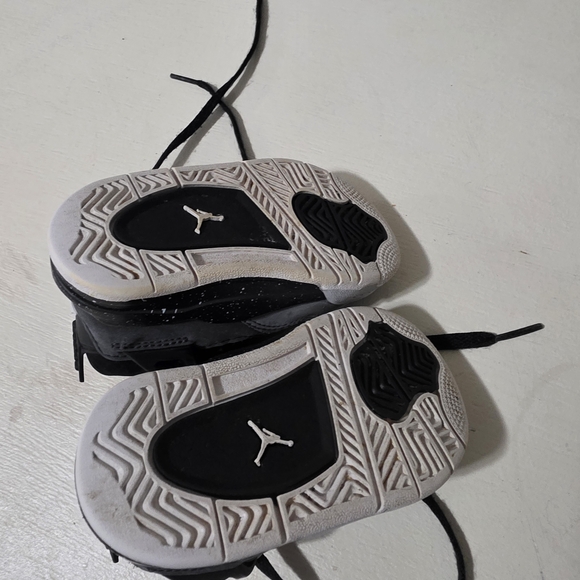 Jordan Black and Gray Kids Sneakers - Picture 2 of 4